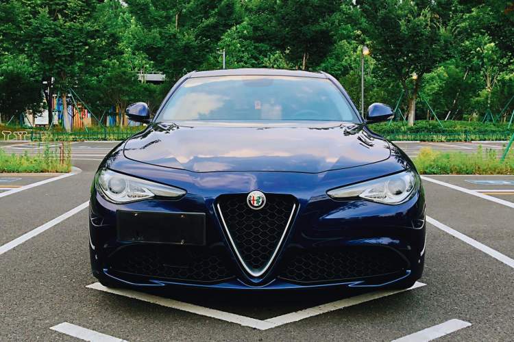 Used Alfa Romeo Giulia 2017 2.0T 200HP Luxury Edition Exterior 1