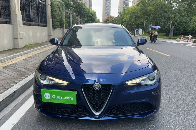 Used Alfa Romeo Giulia 2017 2.0T 200HP Luxury Edition Exterior 1