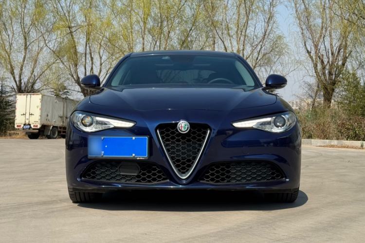 Used Alfa Romeo Giulia 2017 2.0T 200HP Luxury Edition Exterior 1
