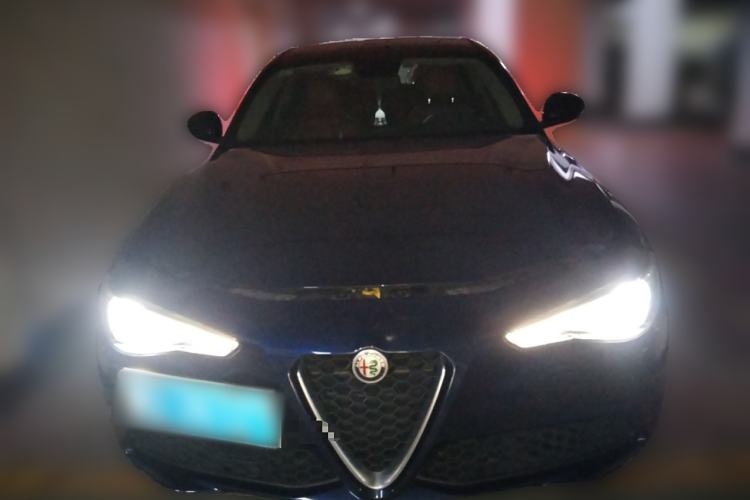 Used Alfa Romeo Giulia 2017 2.0T 200HP Luxury Edition Exterior 1