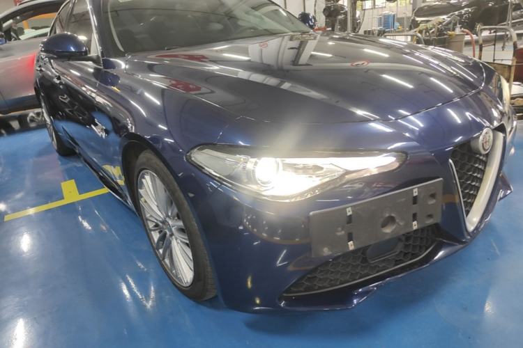 Used Alfa Romeo Giulia 2017 2.0T 200HP Luxury Edition Exterior 1