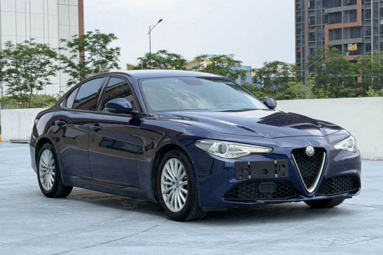 Used Alfa Romeo Giulia 2017 2.0T 200HP Elite Edition Exterior 2