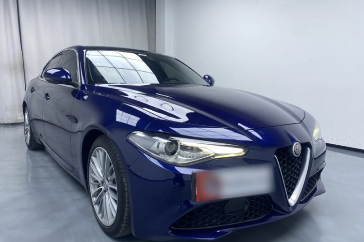 Used Alfa Romeo Giulia 2017 2.0T 280HP Luxury Edition Exterior 2