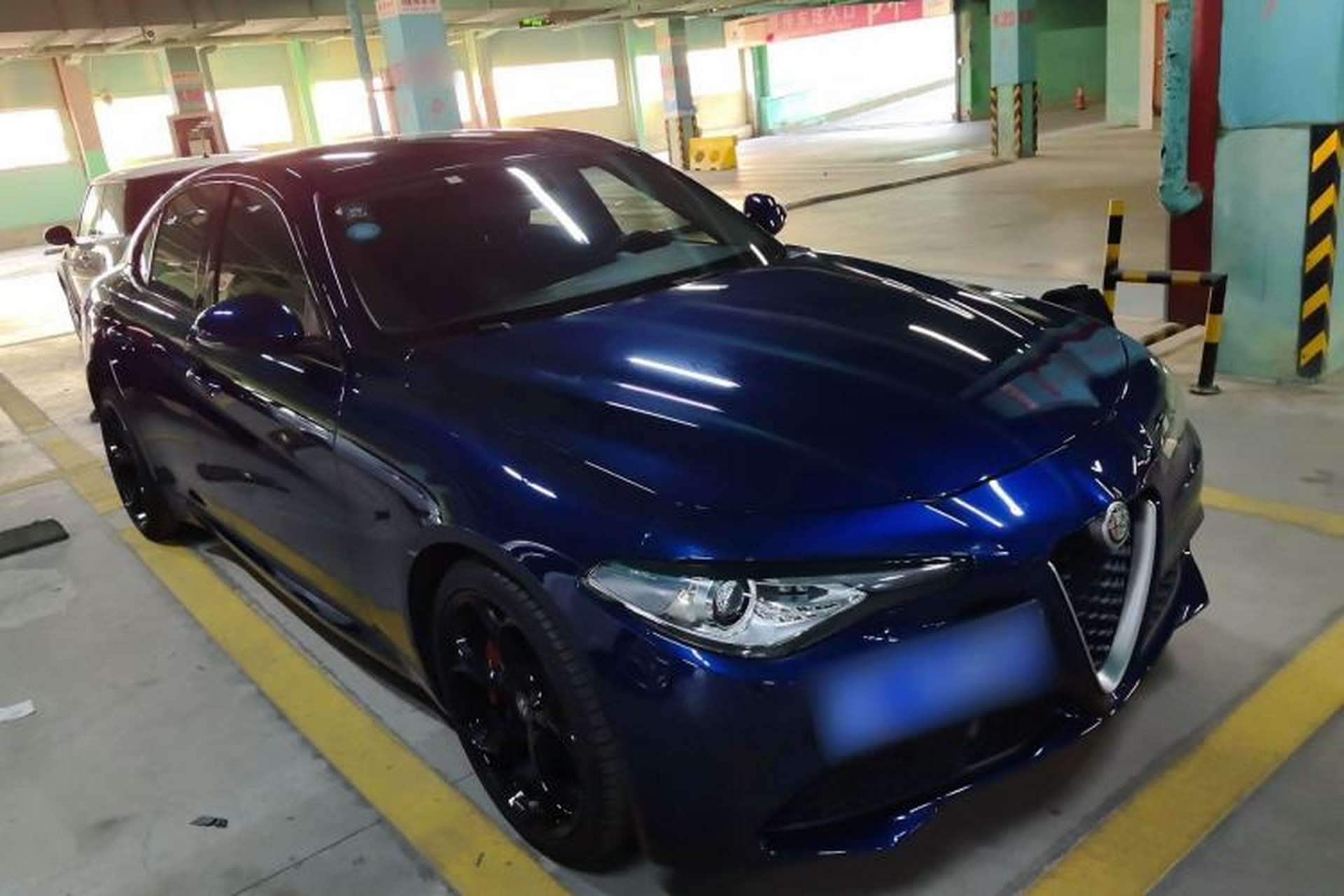Used Alfa Romeo Giulia 2017 2.0T 280HP Luxury Edition Exterior 2