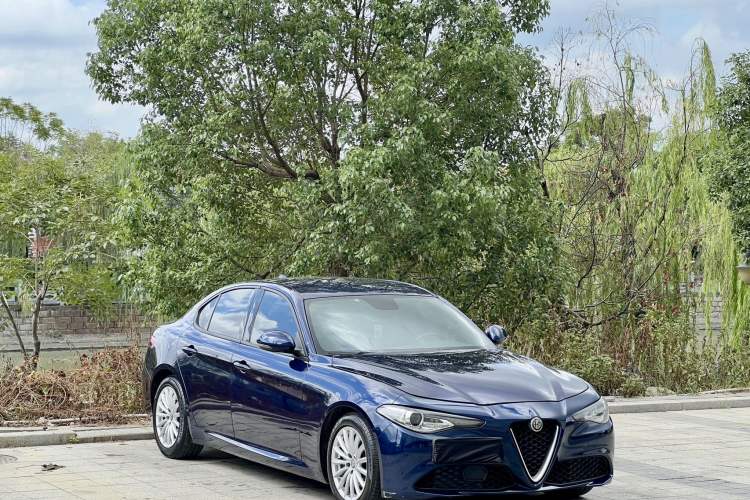 Used Alfa Romeo Giulia 2017 2.0T 200HP Elite Edition Exterior 2