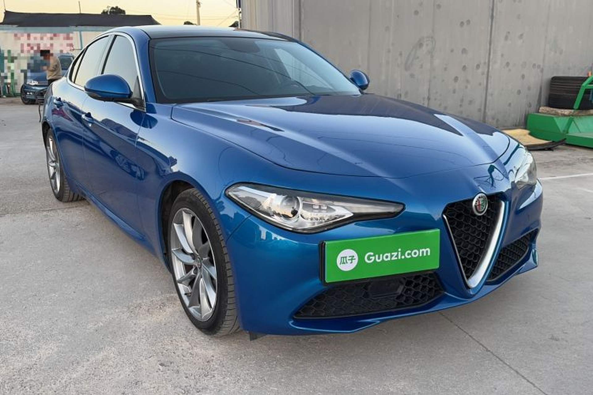 Used Alfa Romeo Giulia 2017 2.0T 200HP Luxury Edition Exterior 2