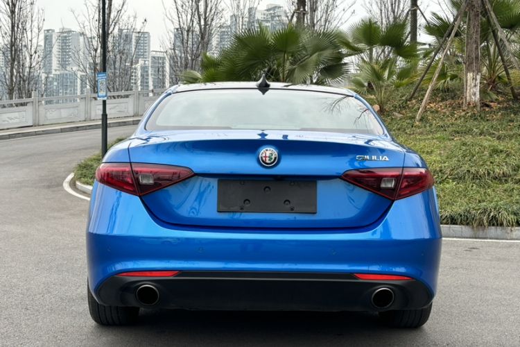 Used Alfa Romeo Giulia 2017 2.0T 280HP Luxury Edition Exterior 3