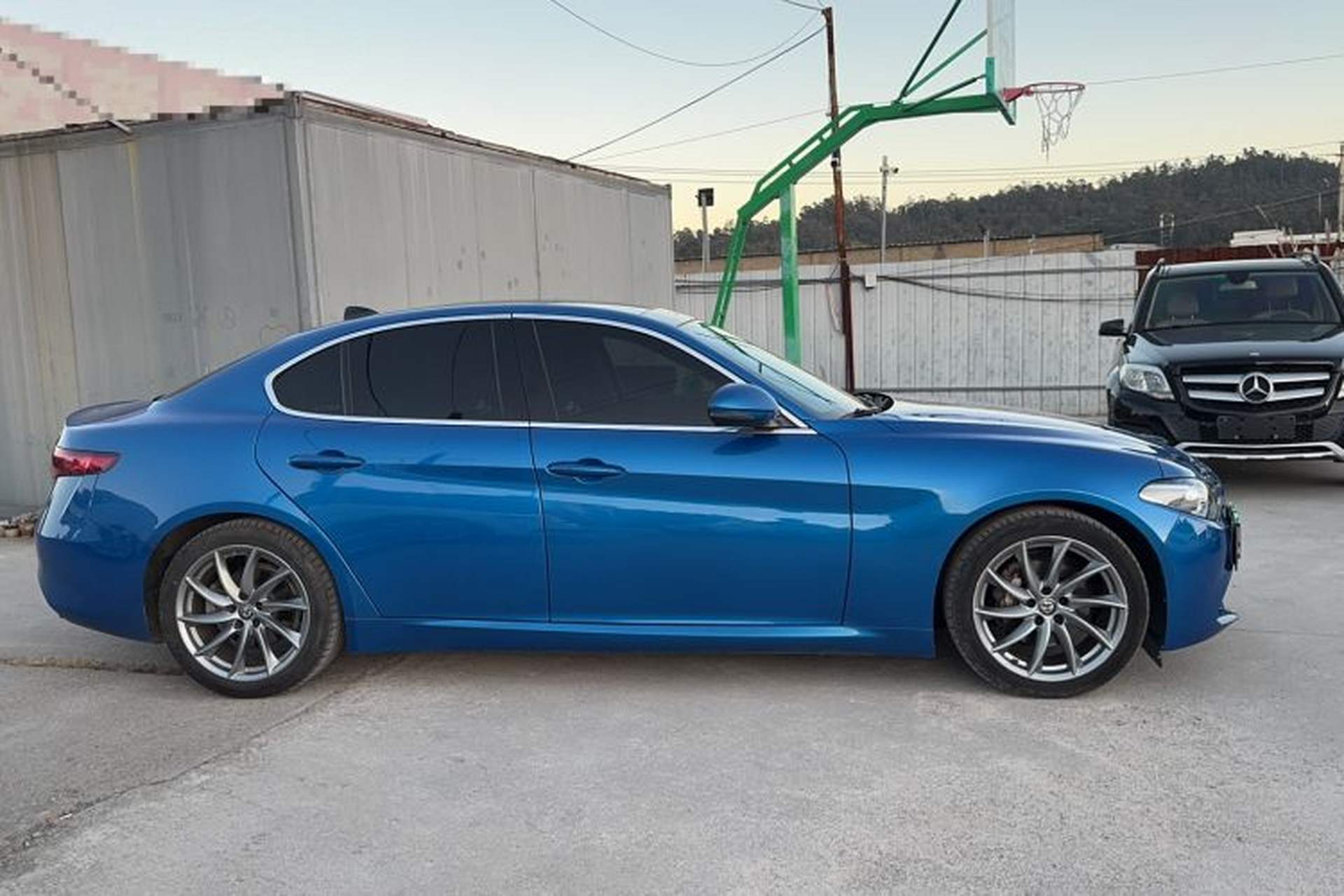 Used Alfa Romeo Giulia 2017 2.0T 200HP Luxury Edition Exterior 3