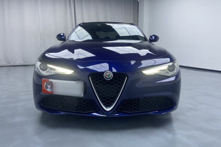 Used Alfa Romeo Giulia 2017 2.0T 280HP Luxury Edition Exterior 4