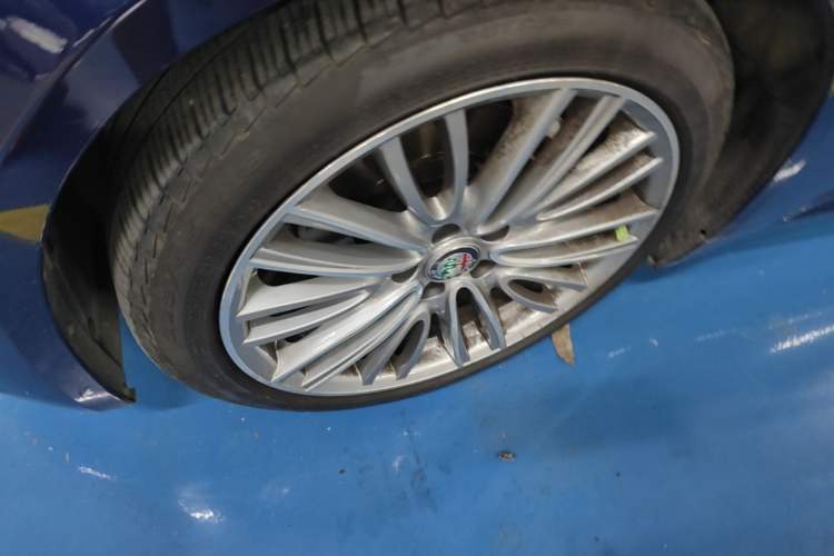 Used Alfa Romeo Giulia 2017 2.0T 200HP Luxury Edition Exterior 4
