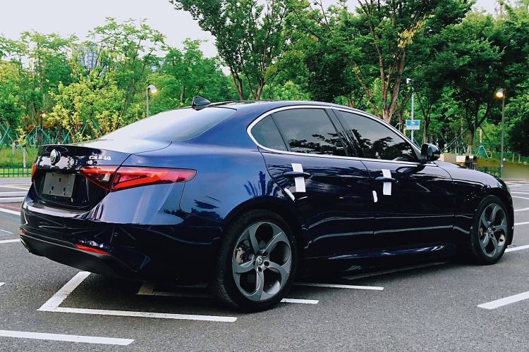 Used Alfa Romeo Giulia 2017 2.0T 200HP Luxury Edition Exterior 5