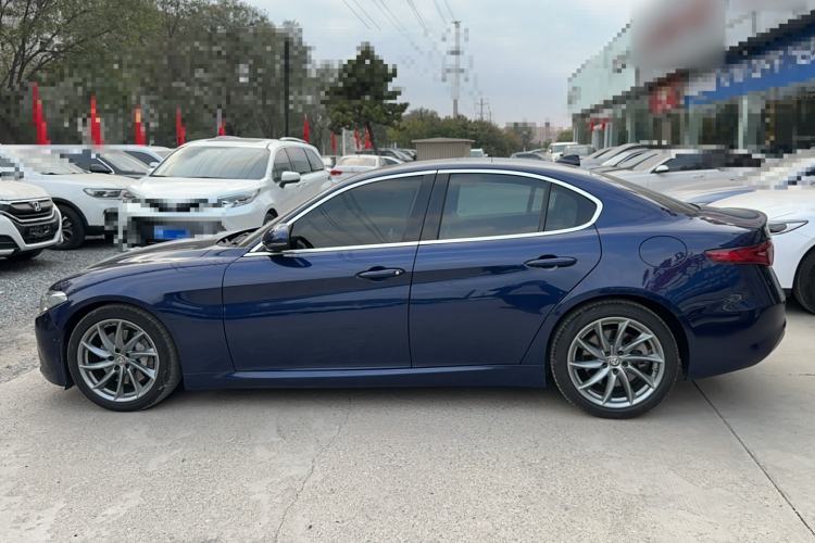Used Alfa Romeo Giulia 2017 2.0T 280HP Luxury Edition Exterior 5