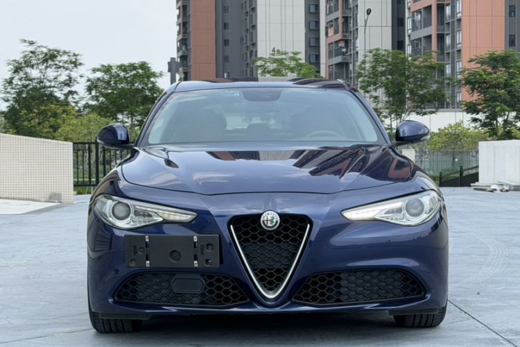 Used Alfa Romeo Giulia 2017 2.0T 200HP Elite Edition Exterior 5