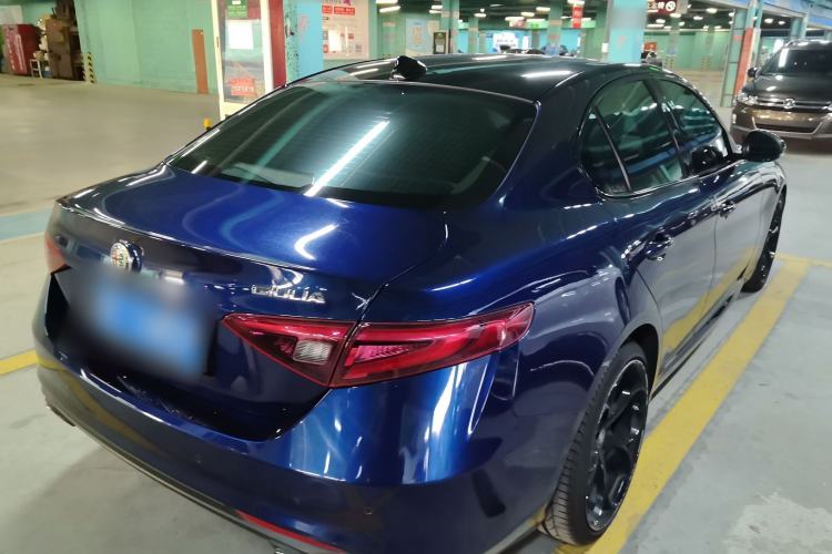 Used Alfa Romeo Giulia 2017 2.0T 280HP Luxury Edition Exterior 5