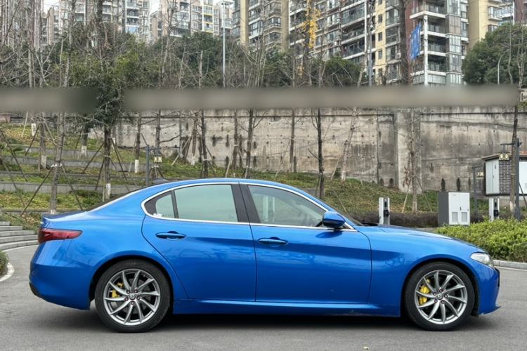 Used Alfa Romeo Giulia 2017 2.0T 280HP Luxury Edition Exterior 6