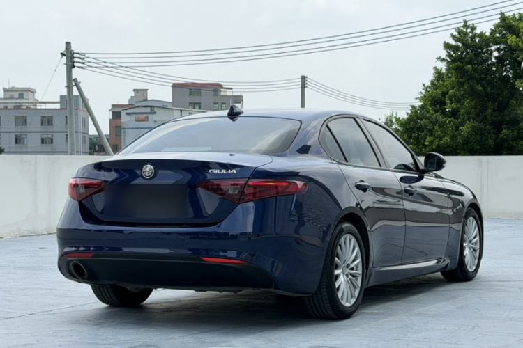 Used Alfa Romeo Giulia 2017 2.0T 200HP Elite Edition Exterior 6