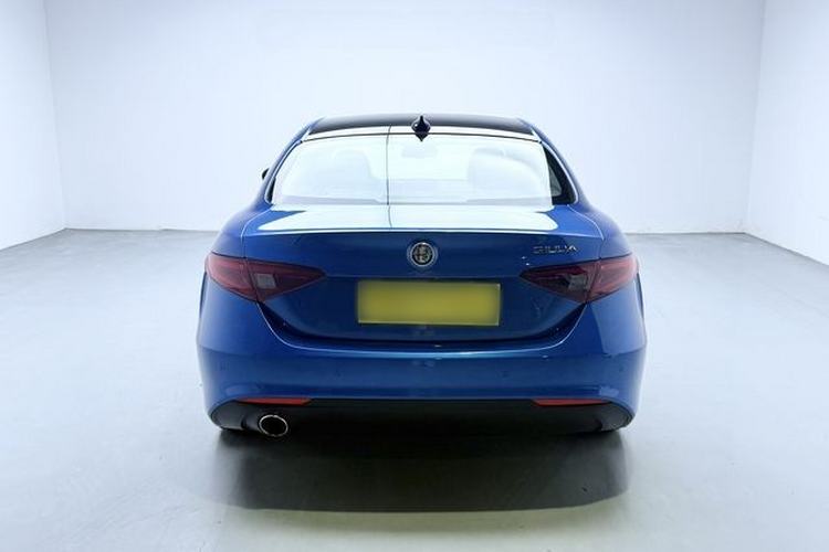 Used Alfa Romeo Giulia 2017 2.0T 200HP Luxury Edition Exterior 6