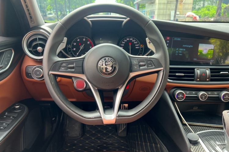Used Alfa Romeo Giulia 2017 2.0T 200HP Elite Edition Exterior 7