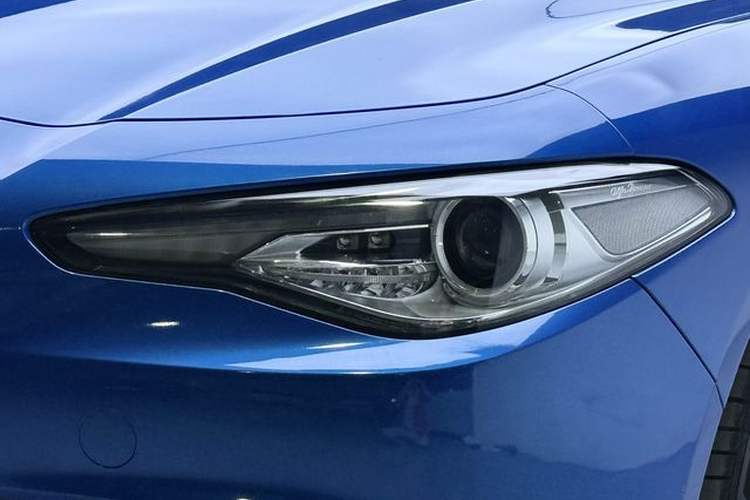 Used Alfa Romeo Giulia 2017 2.0T 200HP Luxury Edition Exterior 8