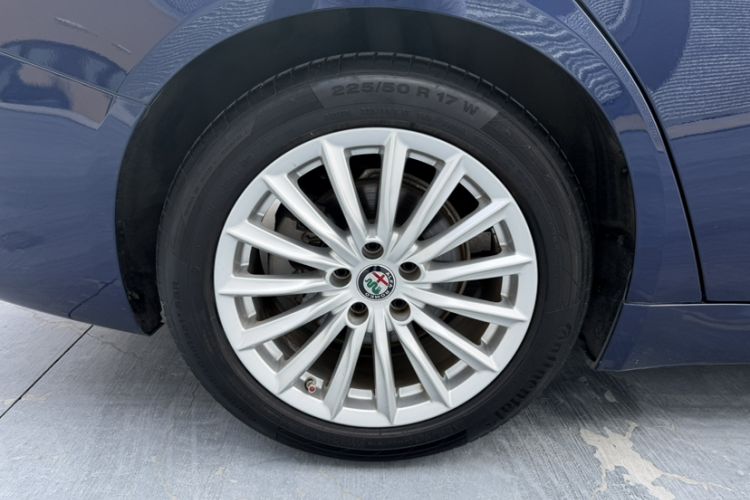 Used Alfa Romeo Giulia 2017 2.0T 200HP Elite Edition Exterior 9