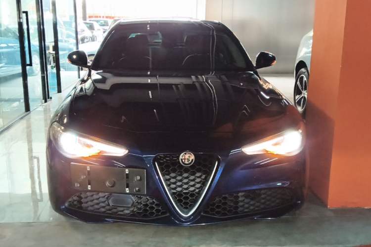 Used Alfa Romeo Giulia 2017 2.0T 200HP Elite Edition Front