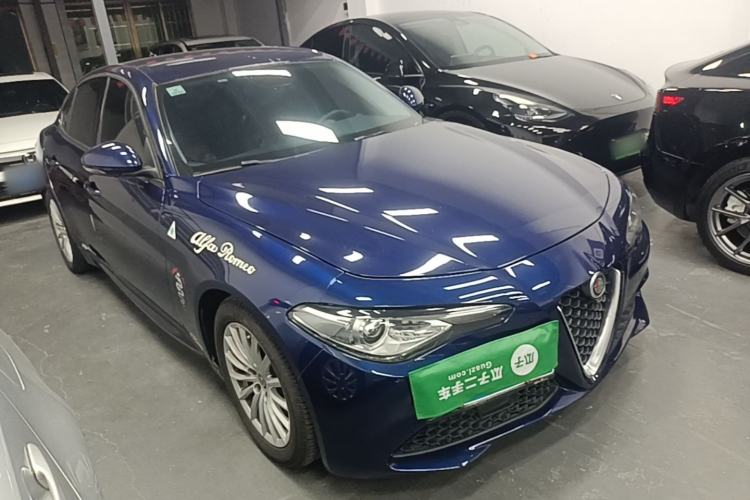 Used Alfa Romeo Giulia 2017 2.0T 200HP Elite Edition Front Right 45 Deg