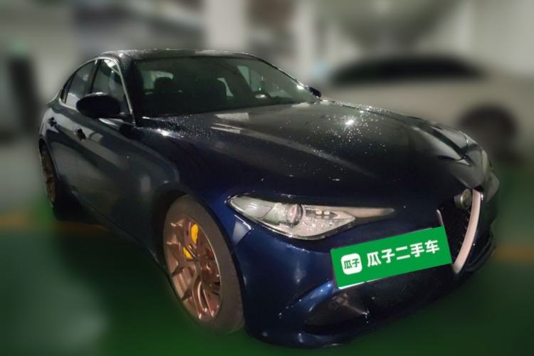 Used Alfa Romeo Giulia 2017 2.0T 280HP Luxury Edition Front Right 45 Deg