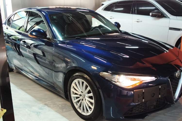 Used Alfa Romeo Giulia 2017 2.0T 200HP Elite Edition Front Right 45 Deg