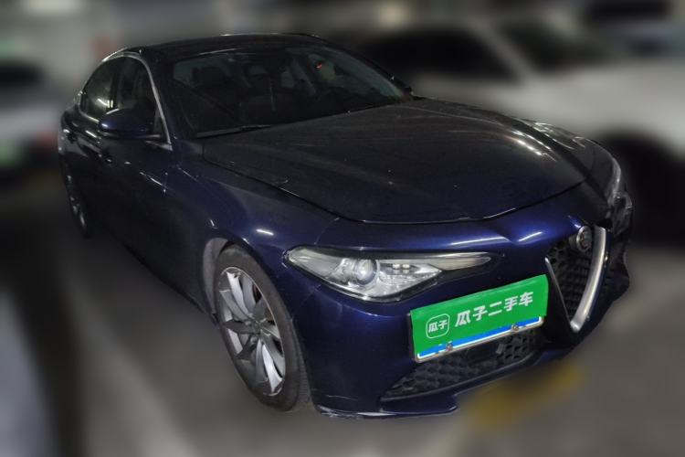 Used Alfa Romeo Giulia 2017 2.0T 200HP Luxury Edition Front Right 45 Deg