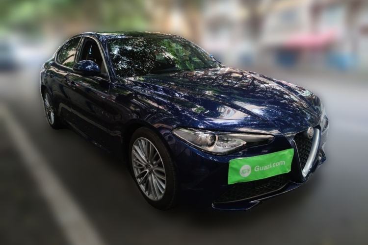 Used Alfa Romeo Giulia 2017 2.0T 200HP Luxury Edition Front Right 45 Deg