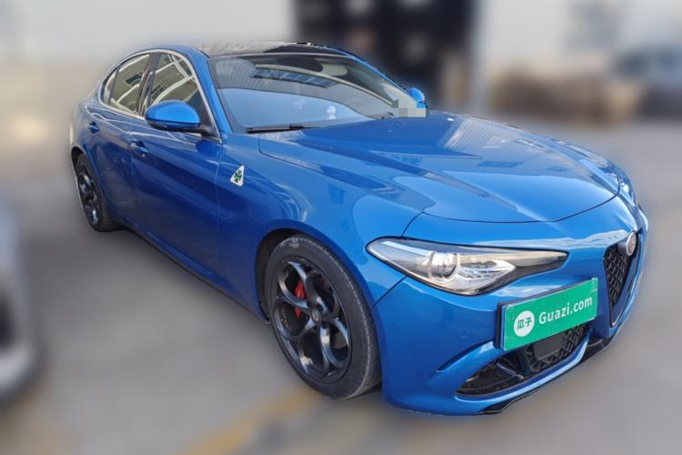 Used Alfa Romeo Giulia 2017 2.0T 200HP Luxury Edition Front Right 45 Deg