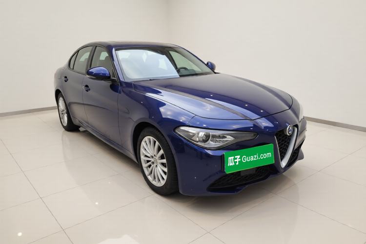 Used Alfa Romeo Giulia 2017 2.0T 200HP Elite Edition Front Right 45 Deg