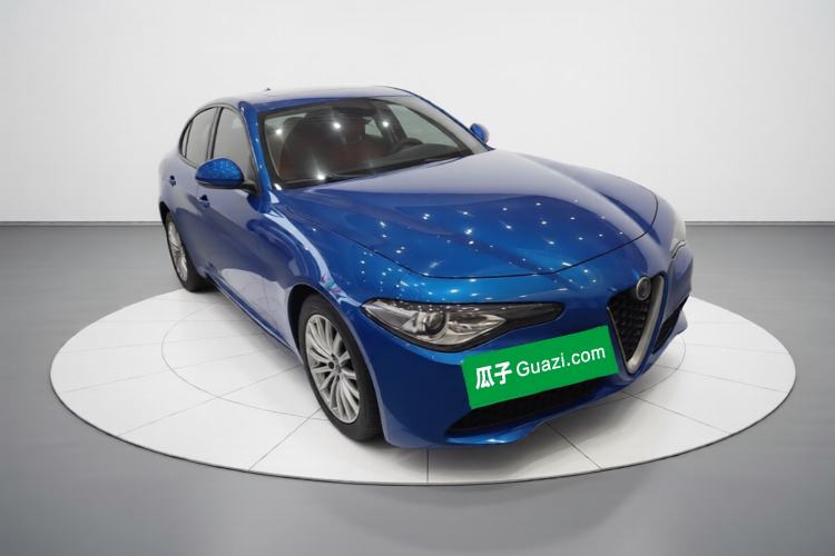 Used Alfa Romeo Giulia 2017 2.0T 200HP Elite Edition Front Right 45 Deg
