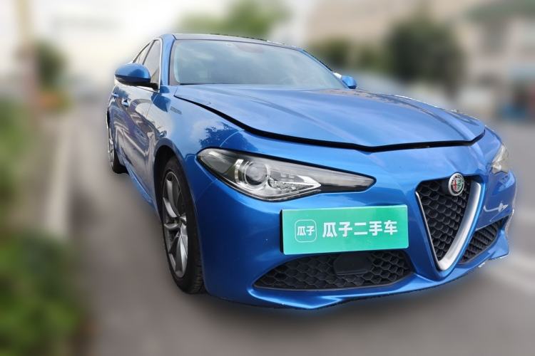 Used Alfa Romeo Giulia 2017 2.0T 280HP Luxury Edition Front Right 45 Deg