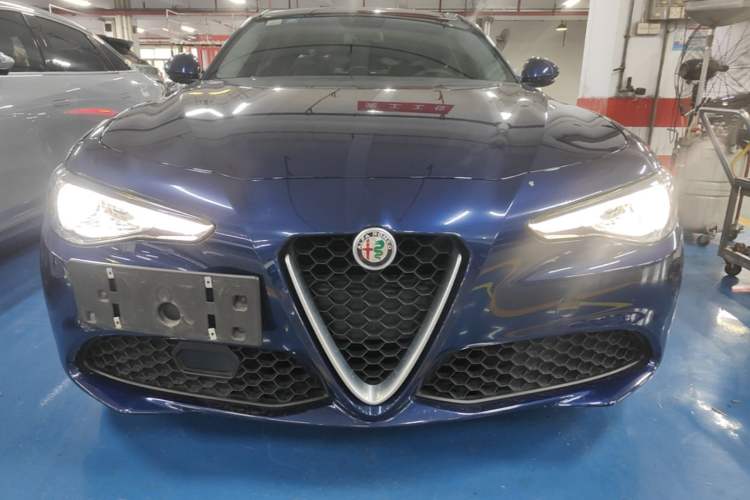 Used Alfa Romeo Giulia 2017 2.0T 200HP Luxury Edition Front