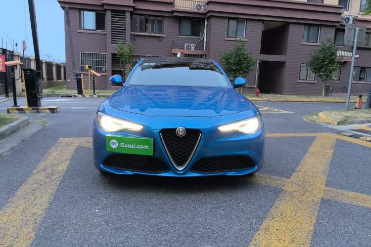 Used Alfa Romeo Giulia 2017 2.0T 200HP Luxury Edition Front
