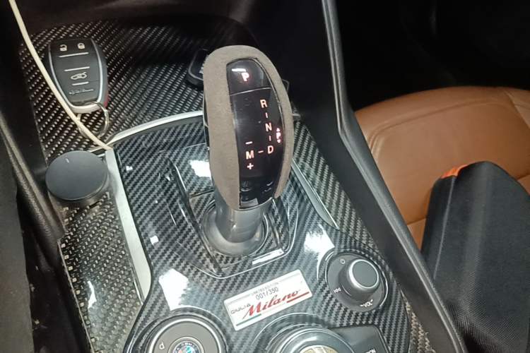Used Alfa Romeo Giulia 2017 2.0T 200HP Elite Edition Gear Lever