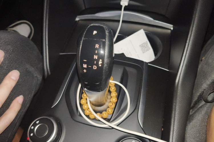 Used Alfa Romeo Giulia 2017 2.0T 200HP Luxury Edition Gear Lever