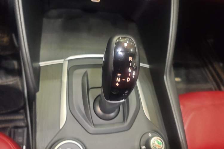 Used Alfa Romeo Giulia 2017 2.0T 200HP Elite Edition Gear Lever