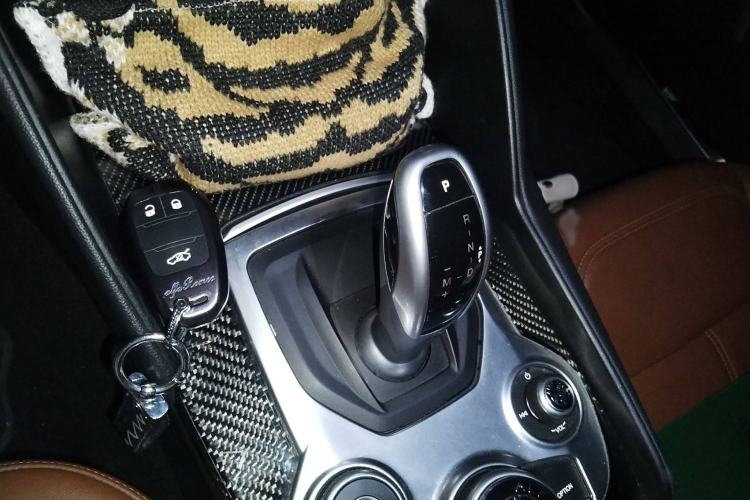 Used Alfa Romeo Giulia 2017 2.0T 200HP Luxury Edition Gear Lever