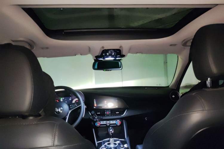 Used Alfa Romeo Giulia 2017 2.0T 280HP Luxury Edition Headliner