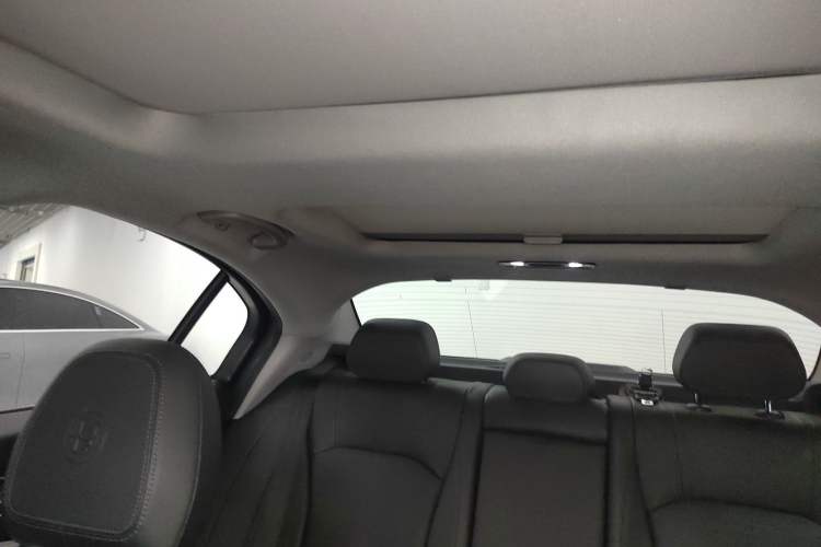 Used Alfa Romeo Giulia 2017 2.0T 280HP Luxury Edition Headliner
