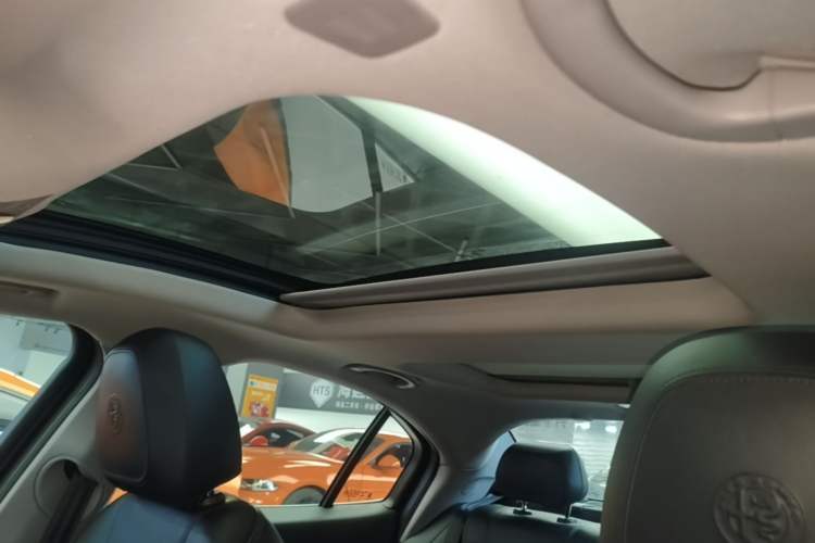 Used Alfa Romeo Giulia 2017 2.0T 200HP Luxury Edition Headliner