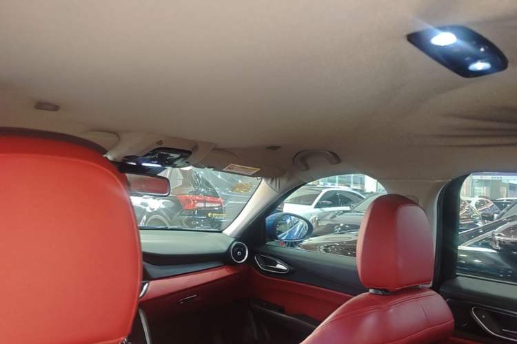 Used Alfa Romeo Giulia 2017 2.0T 200HP Elite Edition Headliner