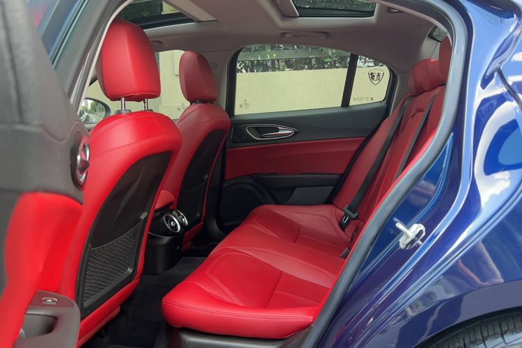 Used Alfa Romeo Giulia 2017 2.0T 200HP Luxury Edition Interior 1