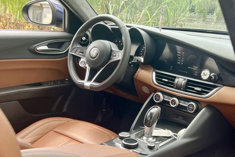 Used Alfa Romeo Giulia 2017 2.0T 200HP Elite Edition Interior 1