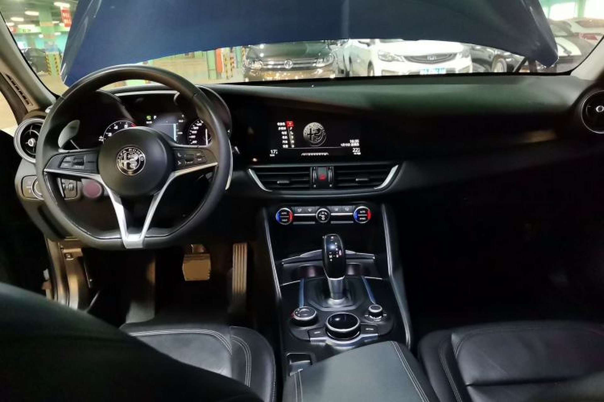Used Alfa Romeo Giulia 2017 2.0T 280HP Luxury Edition Interior 2
