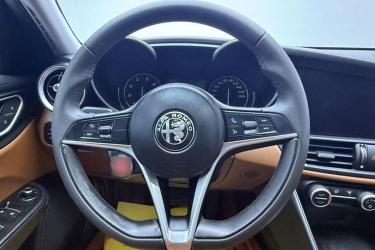 Used Alfa Romeo Giulia 2017 2.0T 200HP Luxury Edition Interior 2