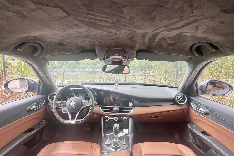 Used Alfa Romeo Giulia 2017 2.0T 200HP Elite Edition Interior 2