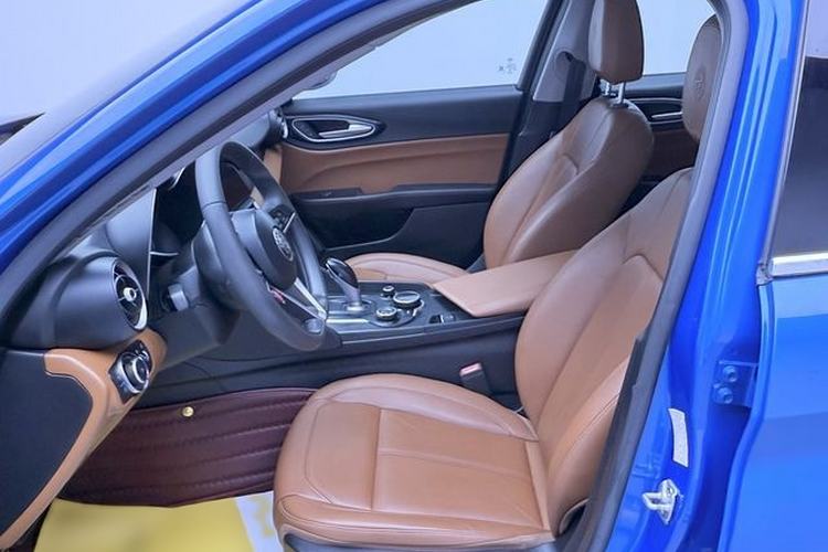 Used Alfa Romeo Giulia 2017 2.0T 200HP Luxury Edition Interior 3